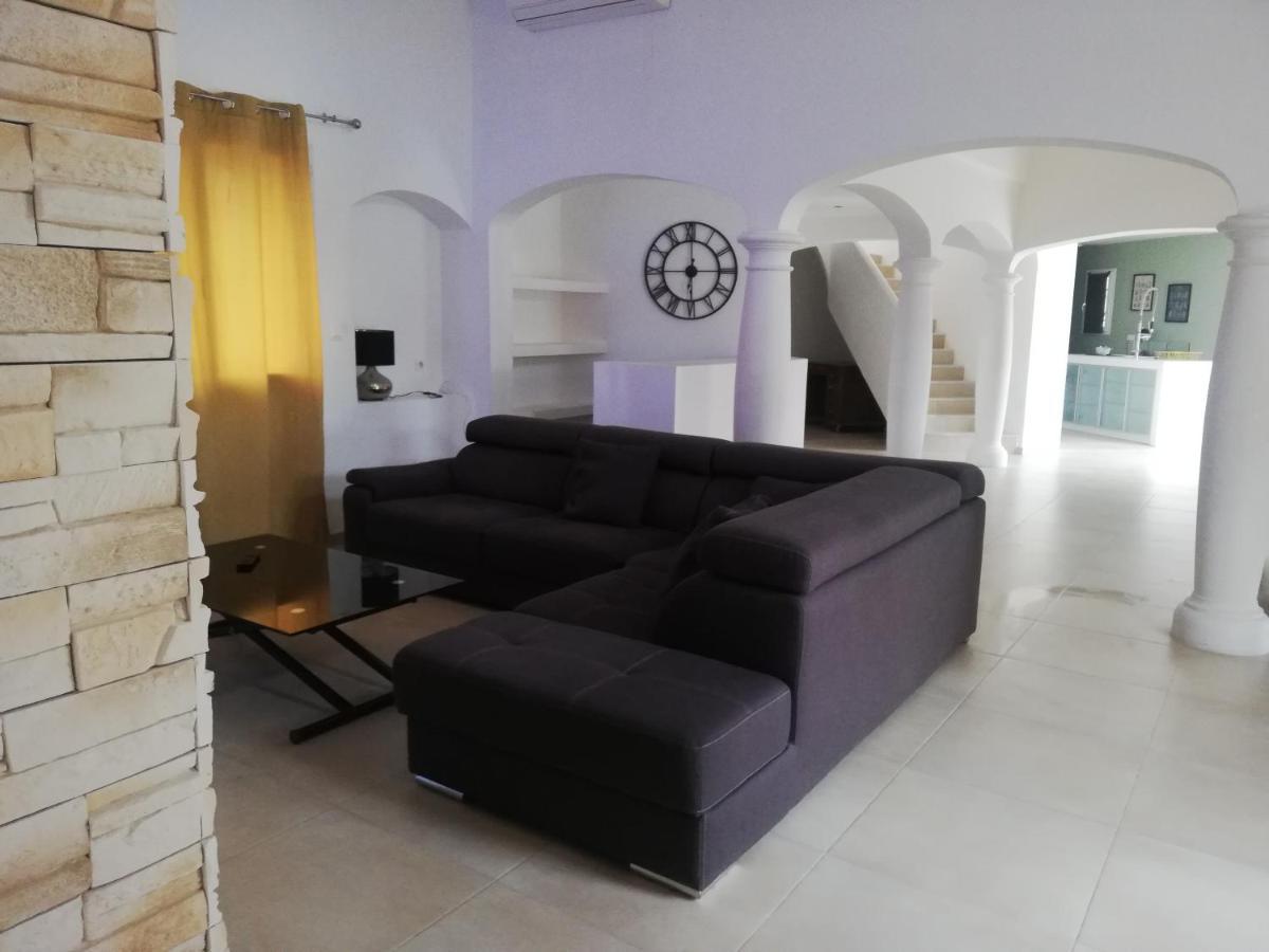 Bienvenue A L Hacienda Villa Magalas Buitenkant foto